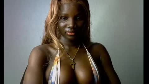 Snapshot of black_ebonyqueen chatting on 10/04/25, 09:18 Esthy online show from 10/04/25, 09:18