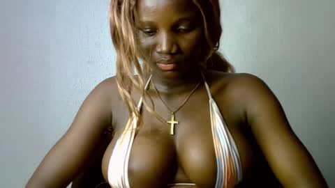 Snapshot of black_ebonyqueen chatting on 10/04/25, 09:24 Esthy online show from 10/04/25, 09:24