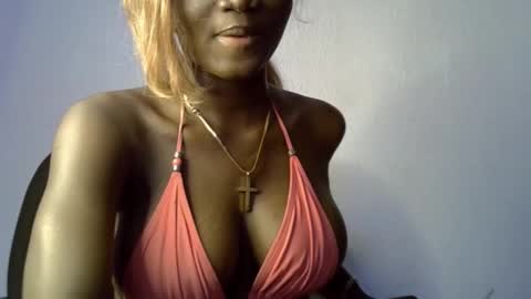 Snapshot of black_ebonyqueen chatting on 10/08/25, 08:28 Esthy online show from 10/08/25, 08:28