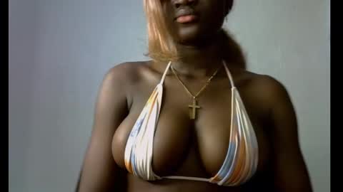 Snapshot of black_ebonyqueen chatting on 10/16/25, 08:37 Esthy online show from 10/16/25, 08:37