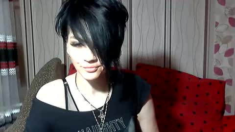 Snapshot of black_hot_01 chatting on 12/19/24, 06:23 black_hot_01 online show from 12/19/24, 06:23