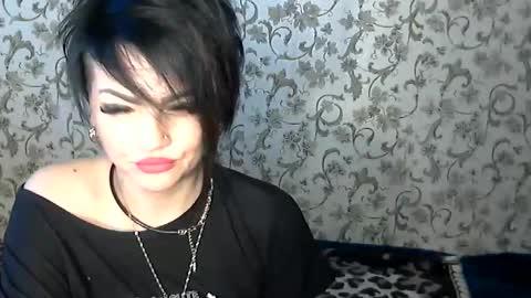 black_hot_01 online show from 10/31/25, 08:59