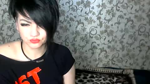 black_hot_01 online show from 11/11/25, 11:32