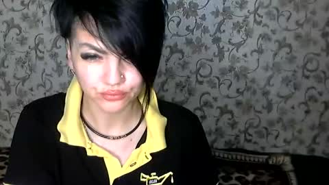 black_hot_01 online show from 11/16/25, 04:29