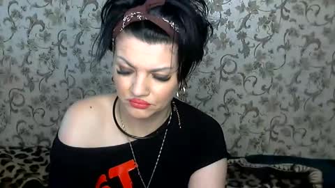 black_hot_01 online show from 11/28/25, 08:17