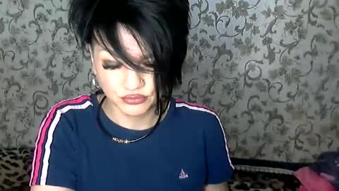 black_hot_01 online show from 12/03/25, 06:21