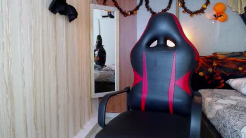 Snapshot of black_king_241 chatting on 10/22/25, 02:45 black_king_241 online show from 10/22/25, 02:45