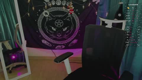  Black Kittie    Wednesday - 1300 - 1900 GMT help me get 100 thumbs up online show from 01/02/25, 01:30