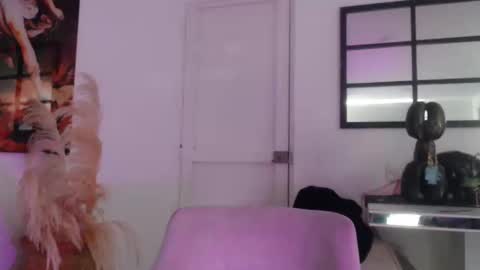 luisa  online show from 10/25/25, 03:18