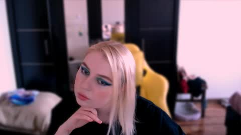 Snapshot of black_neon chatting on 06/02/26, 08:16 Sasha and Bella online show from 06/02/26, 08:16
