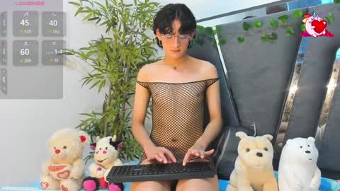 Snapshot of black_rose02 chatting on 02/02/25, 11:51 B L A C K R O S E online show from 02/02/25, 11:51