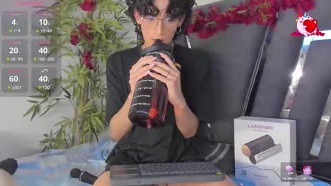 Snapshot of black_rose02 chatting on 02/21/25, 05:42 B L A C K R O S E online show from 02/21/25, 05:42