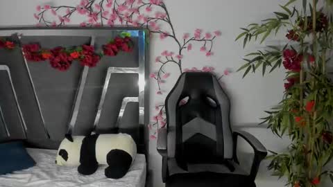 Snapshot of black_rose02 chatting on 09/19/25, 11:33 B L A C K R O S E online show from 09/19/25, 11:33