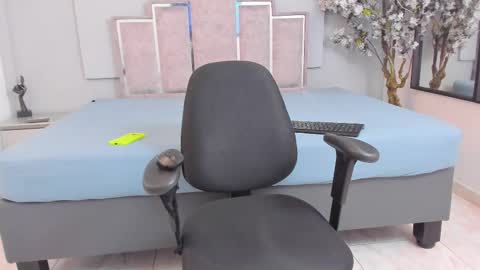 Snapshot of blackbiecock chatting on 03/08/25, 06:43 blackbiecock online show from 03/08/25, 06:43