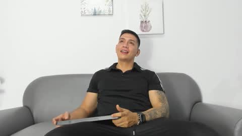 Max online show from 09/19/25, 11:33