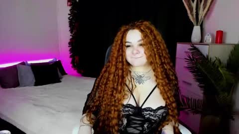 Snapshot of blackcurrrant chatting on 01/13/25, 04:08 Elise online show from 01/13/25, 04:08