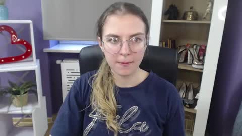 Z O E Y online show from 12/20/24, 09:43