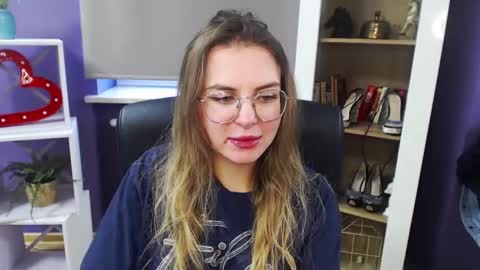 Z O E Y online show from 12/22/24, 10:49