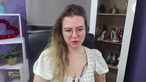 Z O E Y online show from 01/07/25, 05:22