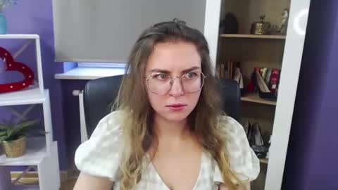 Z O E Y online show from 01/22/25, 09:13