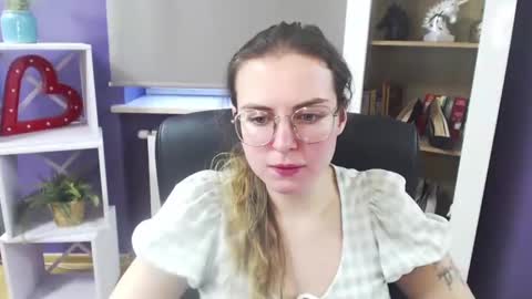 Z O E Y online show from 02/06/25, 08:39