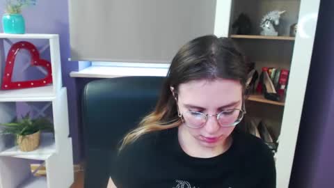 Z O E Y online show from 02/20/25, 09:11