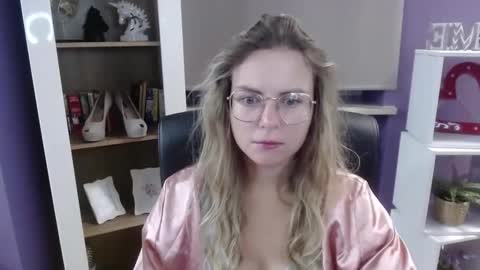 Z O E Y online show from 09/26/25, 04:27