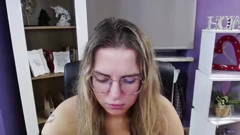 Z O E Y online show from 10/09/25, 04:54