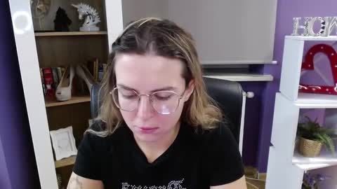 Z O E Y online show from 10/16/25, 04:46