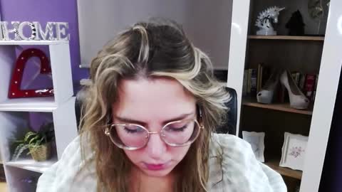 Z O E Y online show from 12/02/25, 05:35