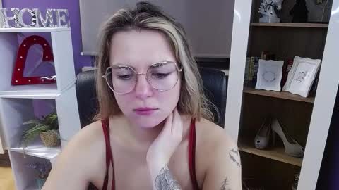 Z O E Y online show from 12/16/25, 05:34