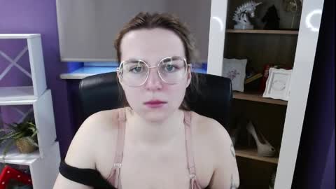 Z O E Y online show from 04/09/26, 04:45