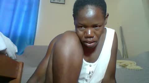 Snapshot of blacksexygal chatting on 05/25/26, 04:51 SARAH online show from 05/25/26, 04:51