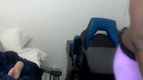 BlackShuggies online show from 04/18/26, 07:07