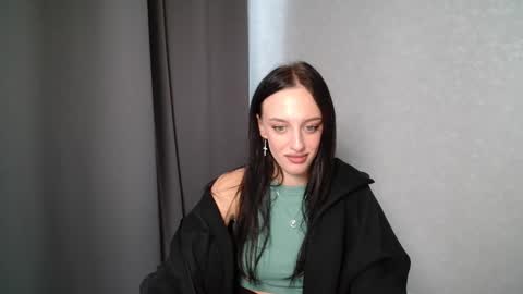 Snapshot of blacky_berry chatting on 04/29/26, 02:10 Ivy online show from 04/29/26, 02:10