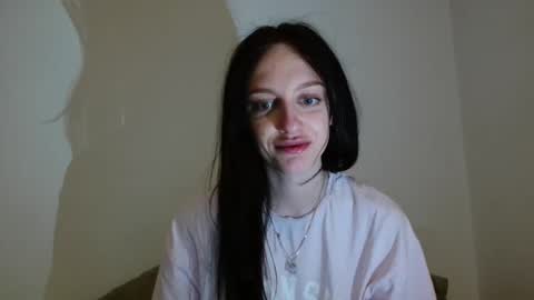 Snapshot of blacky_berry chatting on 05/17/26, 04:47 Ivy online show from 05/17/26, 04:47