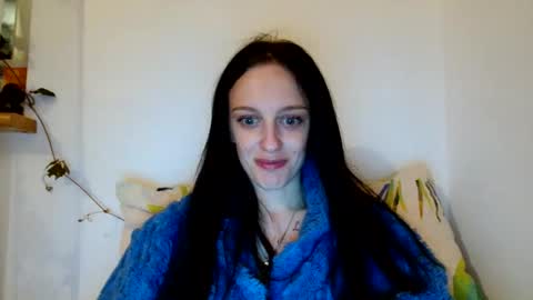 Snapshot of blacky_berry chatting on 05/18/26, 07:52 Ivy online show from 05/18/26, 07:52