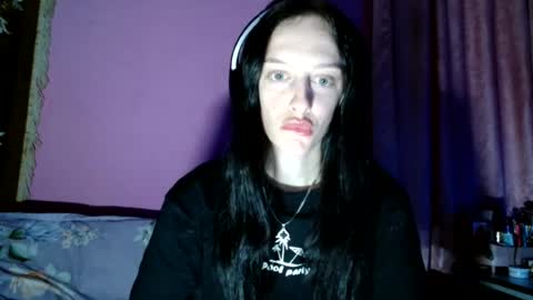 Snapshot of blacky_berry chatting on 07/09/26, 02:15 Ivy online show from 07/09/26, 02:15