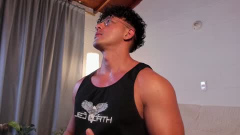 Snapshot of blake_levi chatting on 12/04/24, 10:19 Blake Levi Independent Model online show from 12/04/24, 10:19