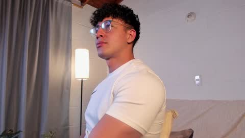 Snapshot of blake_levi chatting on 12/31/24, 11:17 Blake Levi Independent Model online show from 12/31/24, 11:17