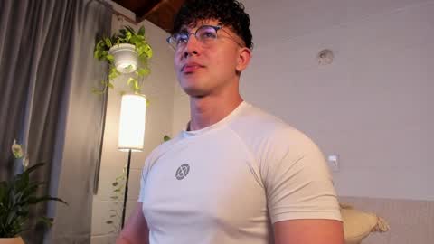 Snapshot of blake_levi chatting on 02/08/25, 11:24 Blake Levi Independent Model online show from 02/08/25, 11:24