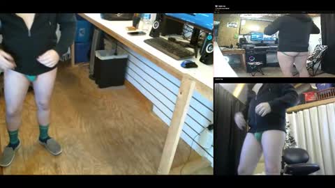 Snapshot of blakenextdoor chatting on 12/01/24, 08:53 Blake Jonson online show from 12/01/24, 08:53