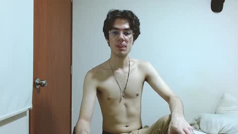 Snapshot of blakeshatter chatting on 01/07/25, 03:03 blakeshatter online show from 01/07/25, 03:03