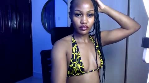 Snapshot of blaxbird chatting on 10/30/25, 02:57 Hot ronn online show from 10/30/25, 02:57