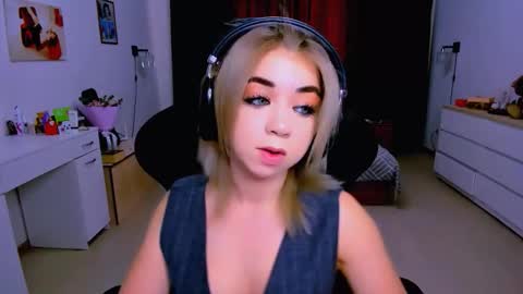 Snapshot of blinkofeyes chatting on 09/12/25, 08:58 Nicole online show from 09/12/25, 08:58