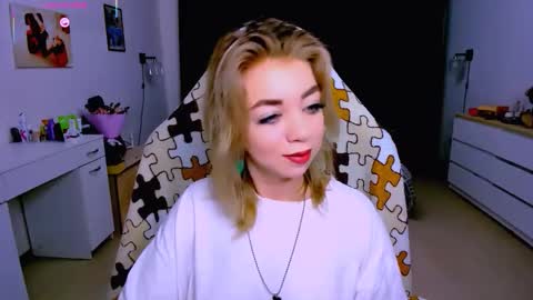 Snapshot of blinkofeyes chatting on 09/15/25, 04:01 Nicole online show from 09/15/25, 04:01