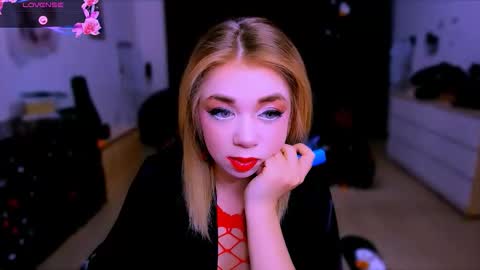 Snapshot of blinkofeyes chatting on 11/11/25, 10:37 Nicole online show from 11/11/25, 10:37