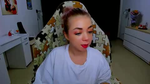 Nicole online show from 02/08/25, 03:00