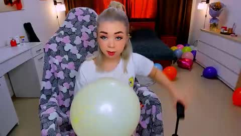 Nicole online show from 02/12/25, 07:55