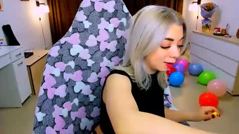 Nicole online show from 02/12/25, 02:43